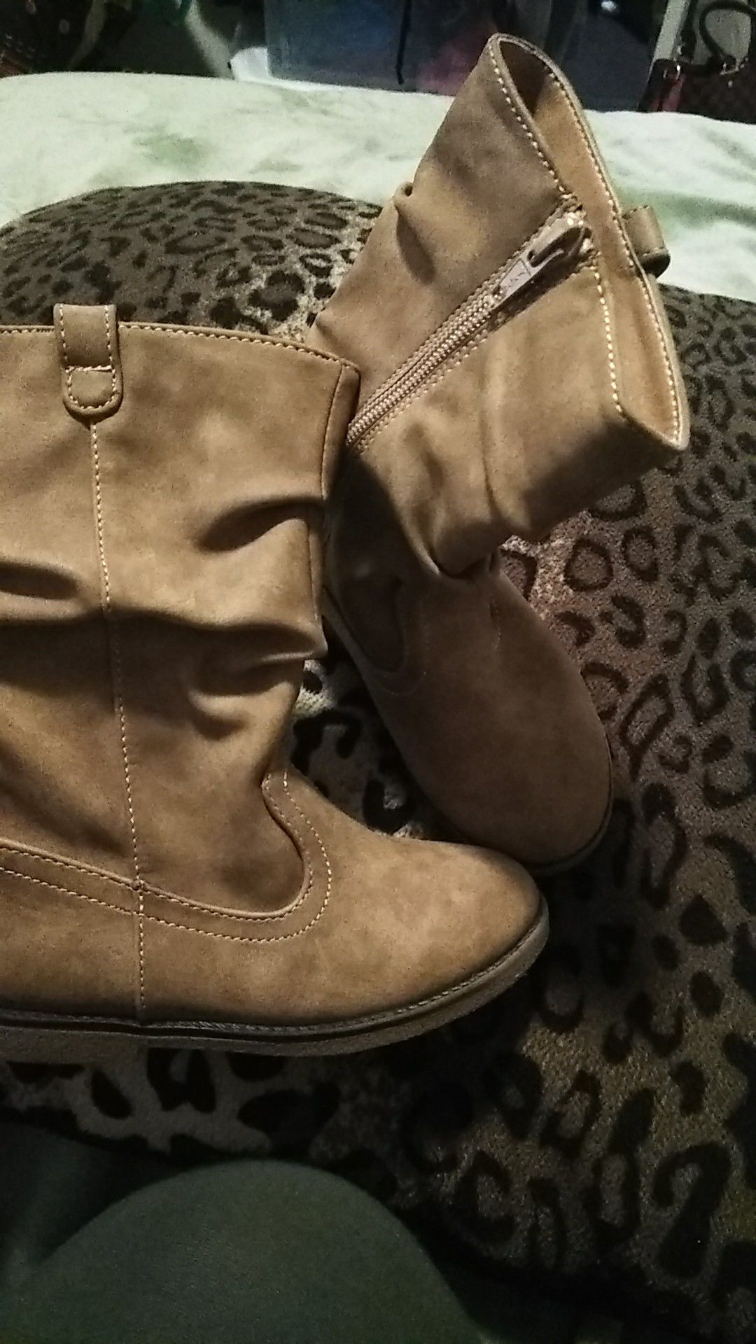 Girl boots from children's place 10c new condition pick up in oak cliff