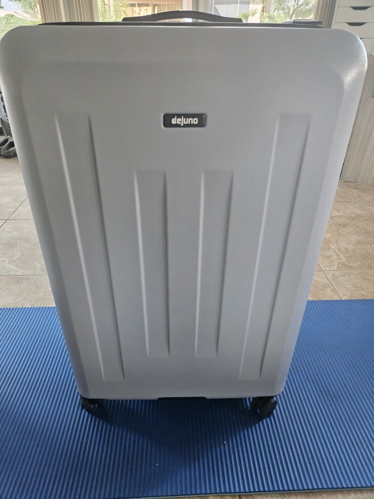 Dejuno 30 Inch Hard Side Luggage Never Used 