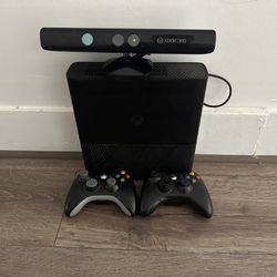 Xbox 360 With Kinect And 2 Controllers 