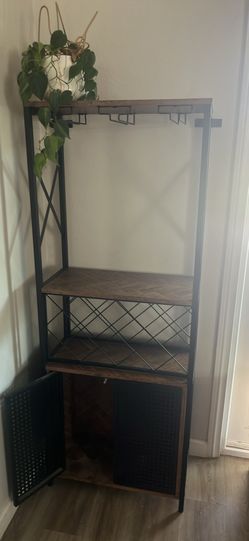 Wine/alcohol cabinet