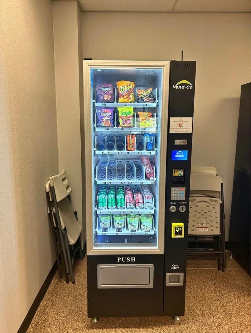 VENDING MACHINE WITH CREDIT CARD READER
