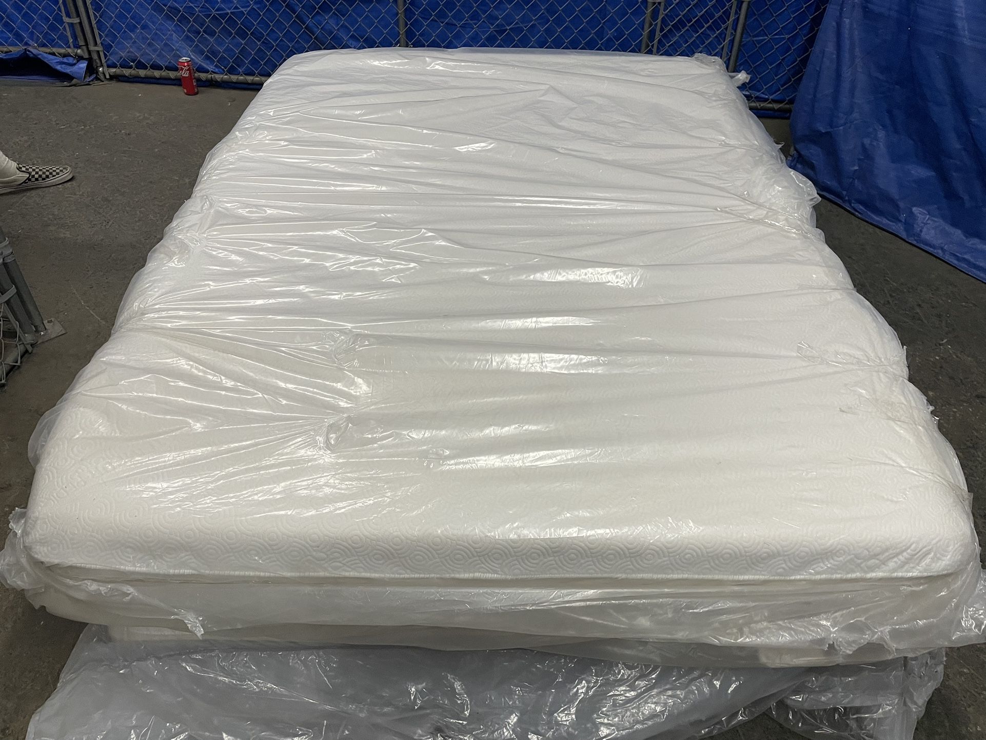 Tempur-Pedic Queen Must Go This Week. I can also deliver.