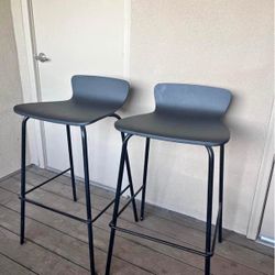 Set of 2 Black Bar Stools – Minimalist Style