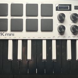 MPK mini Keyboard Player Limit Edition 