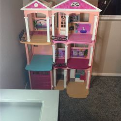 Barbie Doll House 
