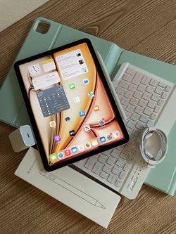 Apple iPad Air 11” (M3 chip / 2025 model) 128GB with keyboard, pen & Accessories