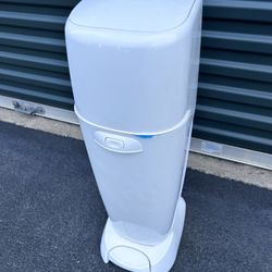 Diaper Genie used with 2 spare refills $12 value(has been in storage for a year