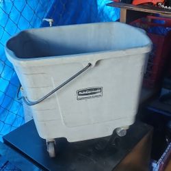  Free Rubbermaid Mop Bucket
