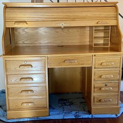 Roll-Up Oak Desk-REDUCED 🤩 Make Reasonable Offer- REDUCED 