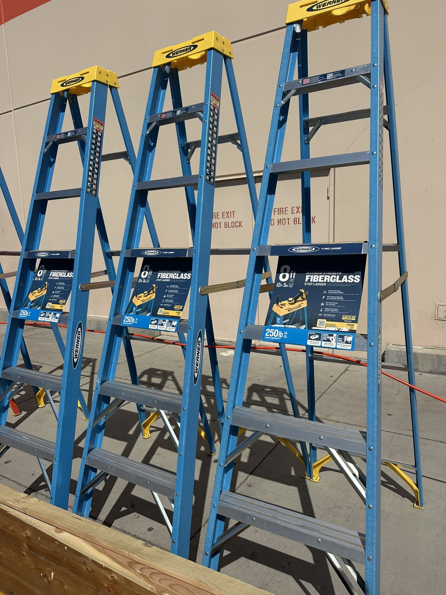 8ft Werner Fiberglass Ladder (reach 12ft) - NEW