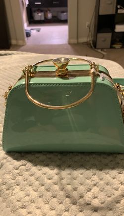 Crossbody handbags