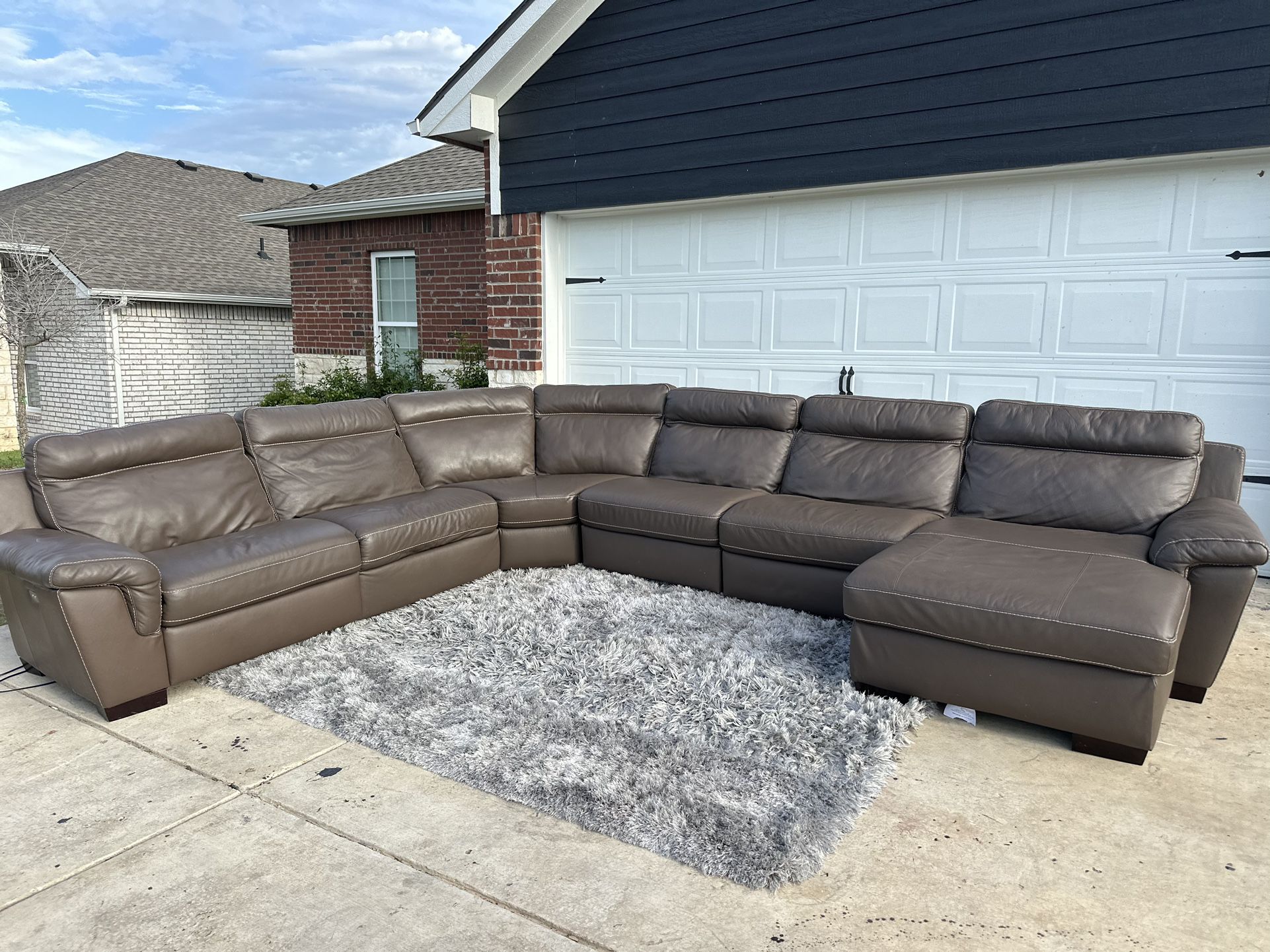 5K !! Luxury Sectional Italian Leather Power Recliner 🚚✅