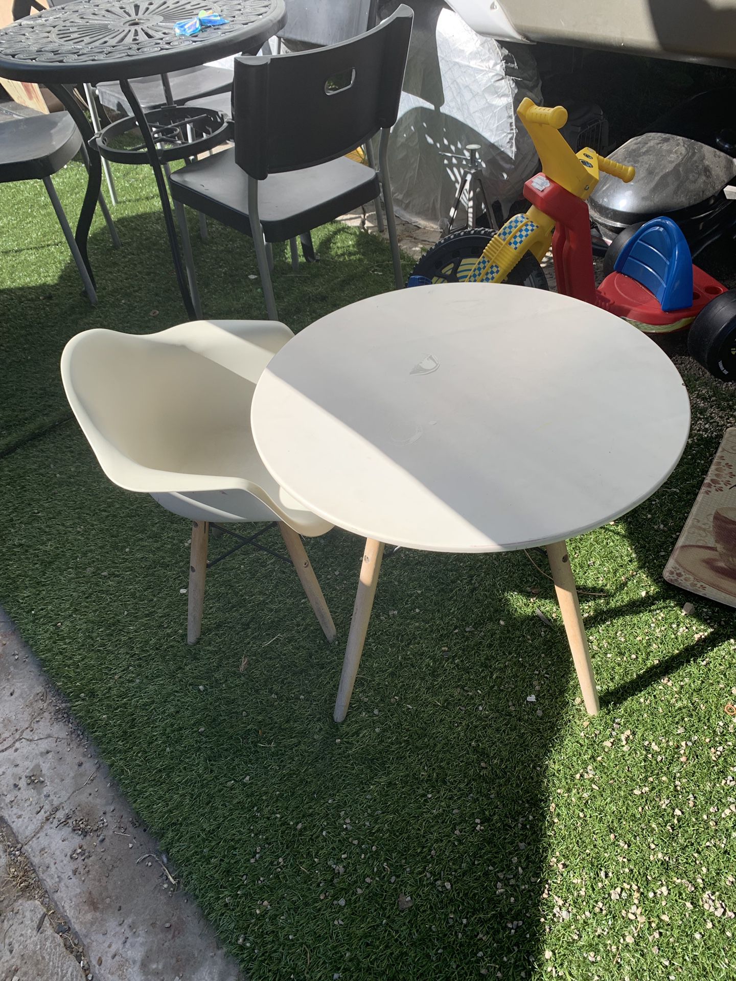 Kids table with chair $25
