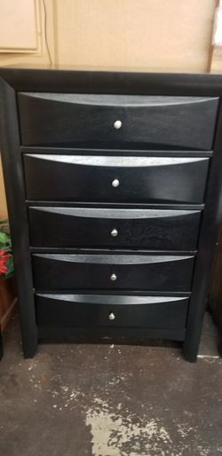 Black chest of drawer