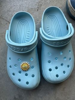 Crocs Men’s 4 Woman’s 6