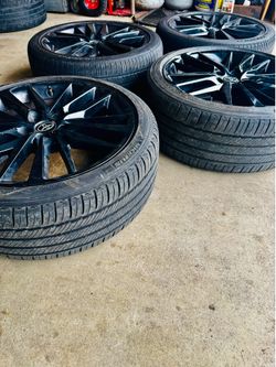 Toyota Camry wheels tires