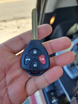 Car Keys N Remotes/ Llaves Con Control