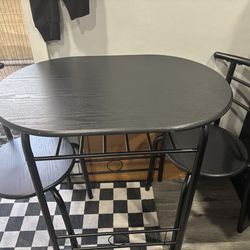 Table with 2 chairs