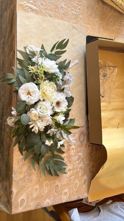Artificial white flowers