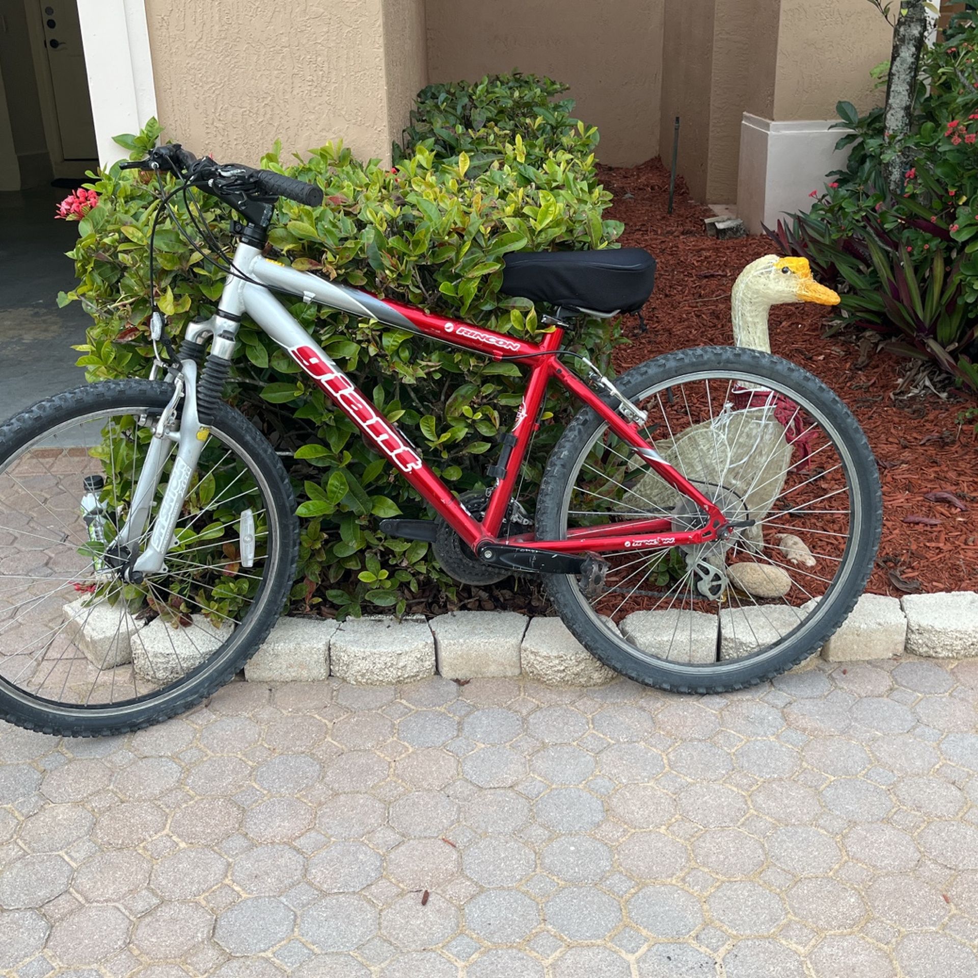 Giant Rincon 26in Wheels, 17 Frame