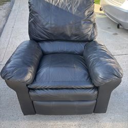 Black Leather Recliner 