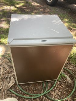 U-Line Mini Fridge 