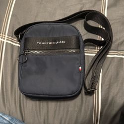 Tommy Hilfigure Mini Reporter Bag