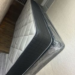 Twin mattress and box spring
