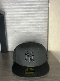 Yankees (All Black) Fitted Cap