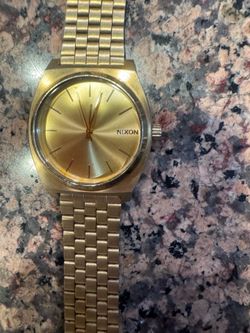 Nixon - Gold watch