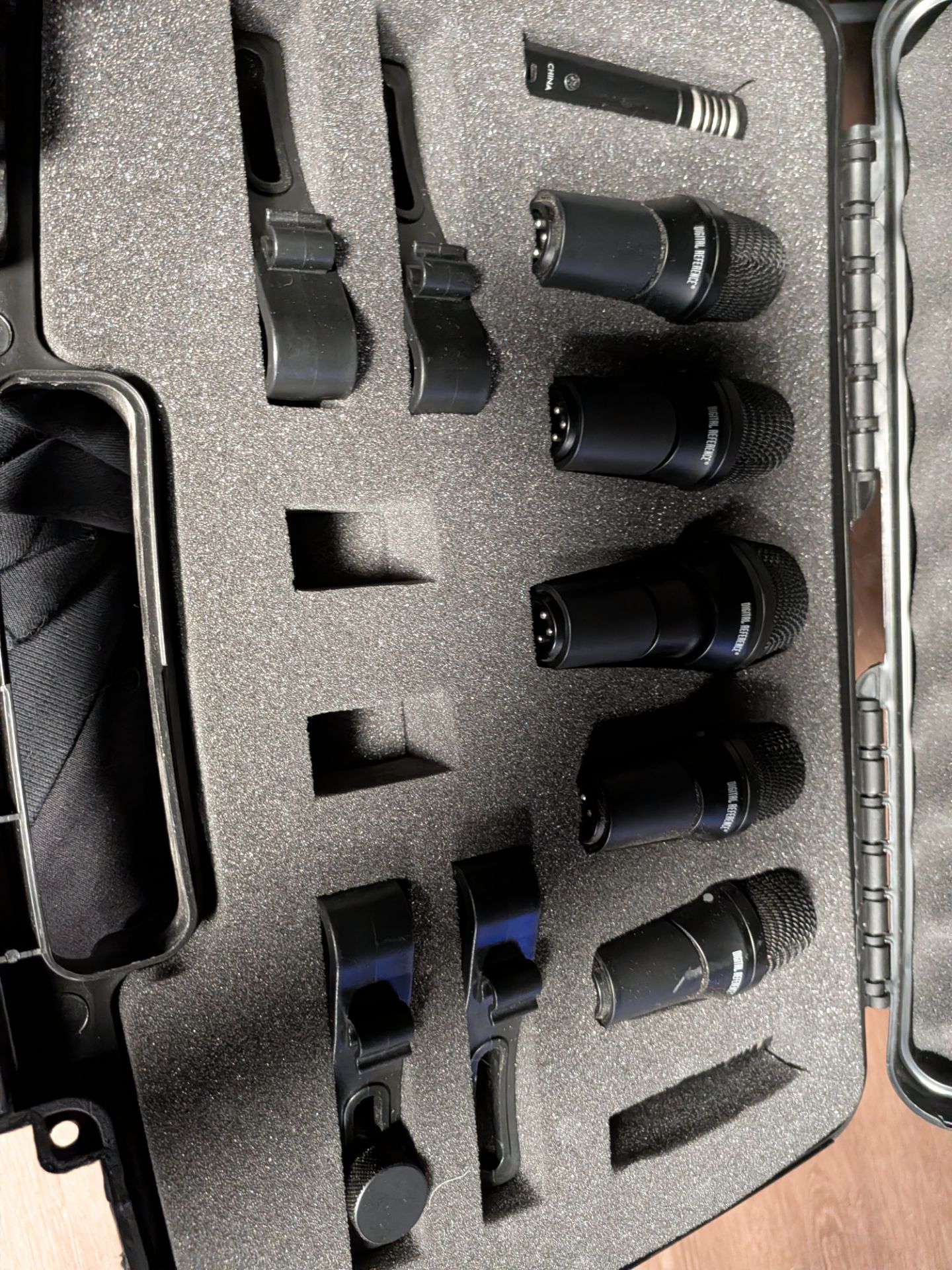 Drum set microphone kit