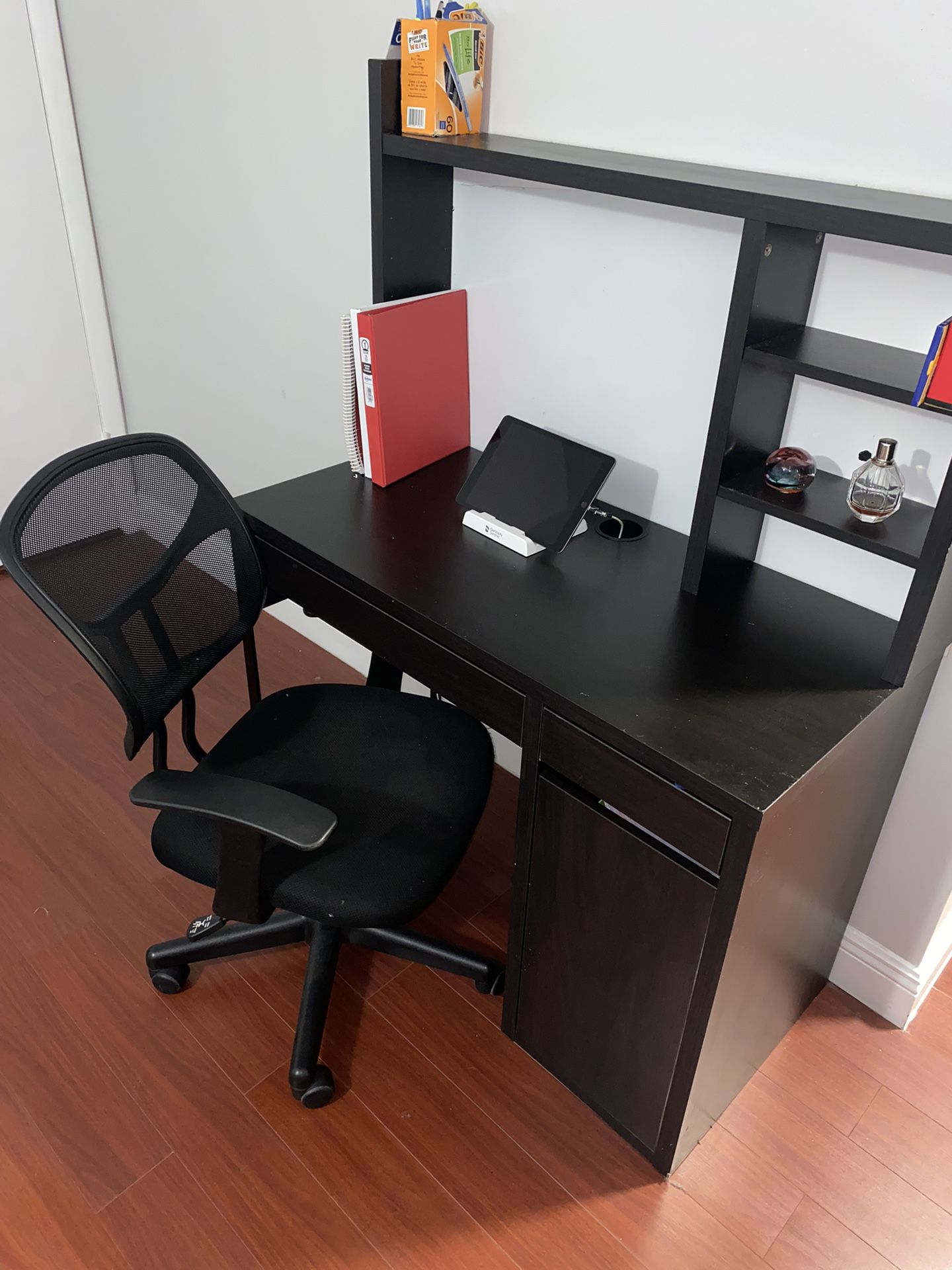 Micke Black Ikea Desk With Swivel Chair 