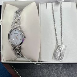 Seiko Women’s Swarovski Crystal Solar Watch & Necklace Gift Set – Brand New in Box