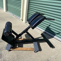 Paramount 
Commercial heavy duty 
Hyper extension bench 
