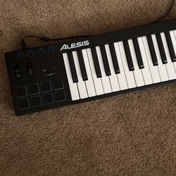 V49 Alesis Keyboard 