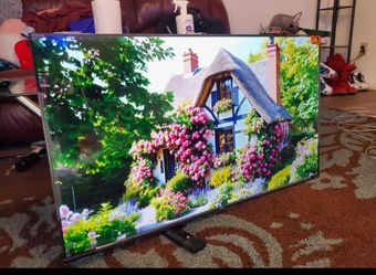 43" roku smart tv 4k like new less than 3 months old no legs it was mounted great quality pic . Delivery available for some reasonable fee 