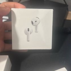Apple AirPods Gen 4 Noice Cancellation 