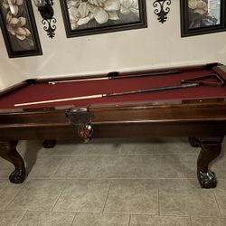 8 Pool Table 