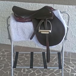 17.5" Classic Saddlery Grand-Prix Spring Tree Close Contact Saddle Package