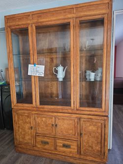 ✨ Thomasville China Cabinet