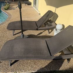 LOUNGE CHAIR. (TUMBONA)