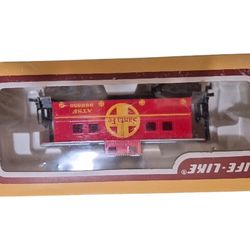 Vintage Life-Like HO Scale “Silver Series” Santa Fe Caboose #98686 – Factory Sealed

