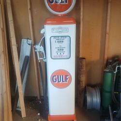 GULF REPRODUCTION GAS PUMP - ANTIQUE OIL REPLICA (WHITE & ORANGE)