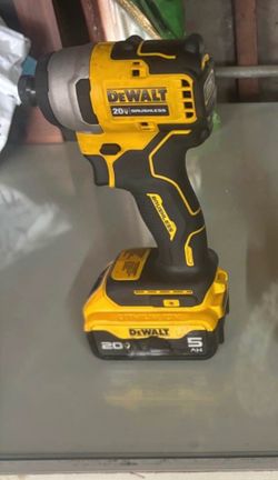 Dewalt 20v impactó con su batería 5.0ah $120 firme precio