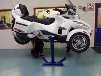 Canam spyder motorcycle lift
