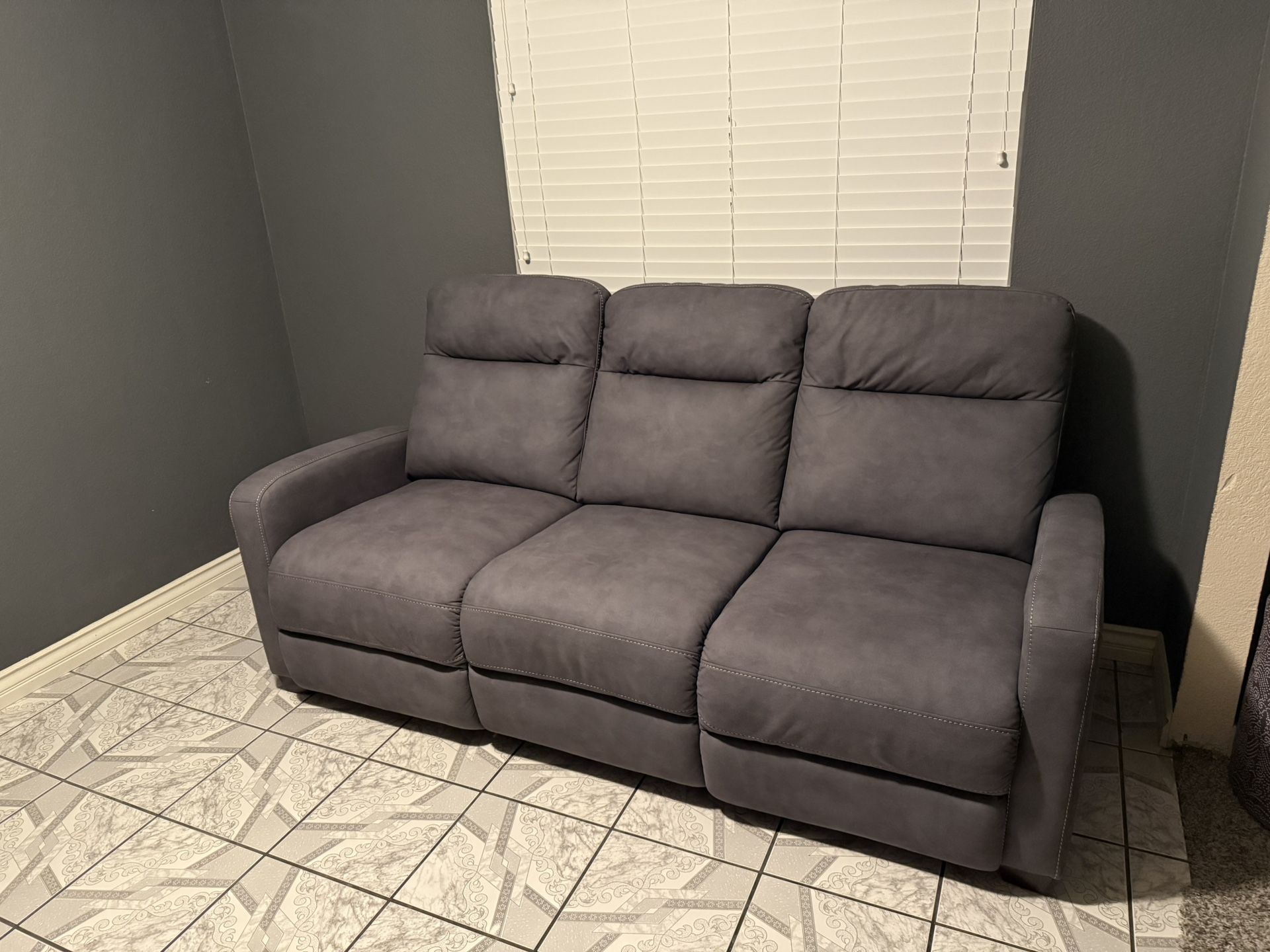 Reclinable Couch