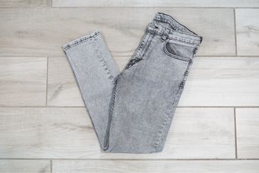 Levi Strauss (Grey)