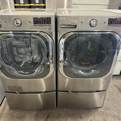 29” LG Mega Capacity Washer & Gas Dryer Set w/ Pedestals 