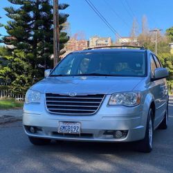 2010 Chrysler Town And Country Touring