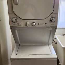***WORKING***GE Unitized Spacemaker® Stacking Washer/Dryer. **GAS Hookup**